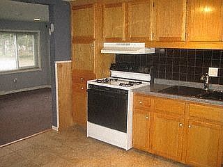 2nd image of 905 Ennest St