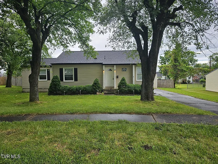 2382 Hiwassee Cir #2382 — Photo 1
