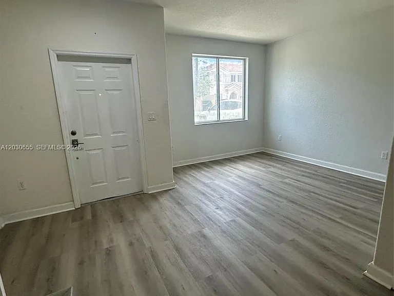 2330 SE 10th St #2330 — Photo 2