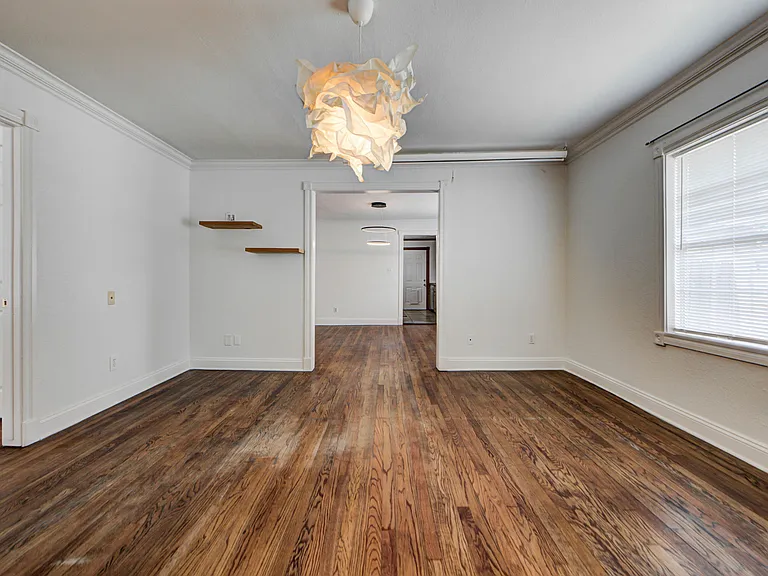 418 N Flood Ave — Photo 3
