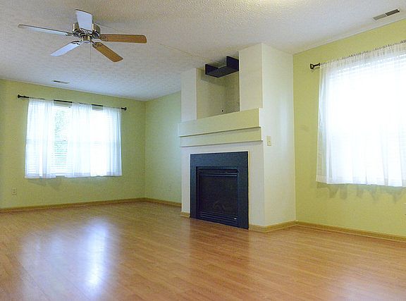 Spacious Family Room & FireP