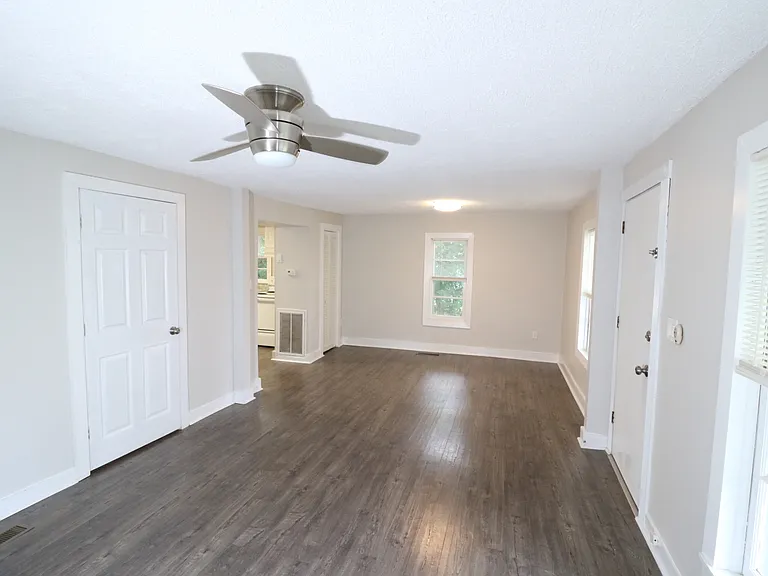 2511 Larry St SW — Photo 4