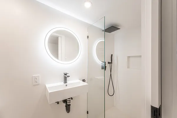 Sold by Modern Spaces | media 19