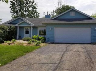 2753 N Indian Heights Dr, Oregon, IL 61061