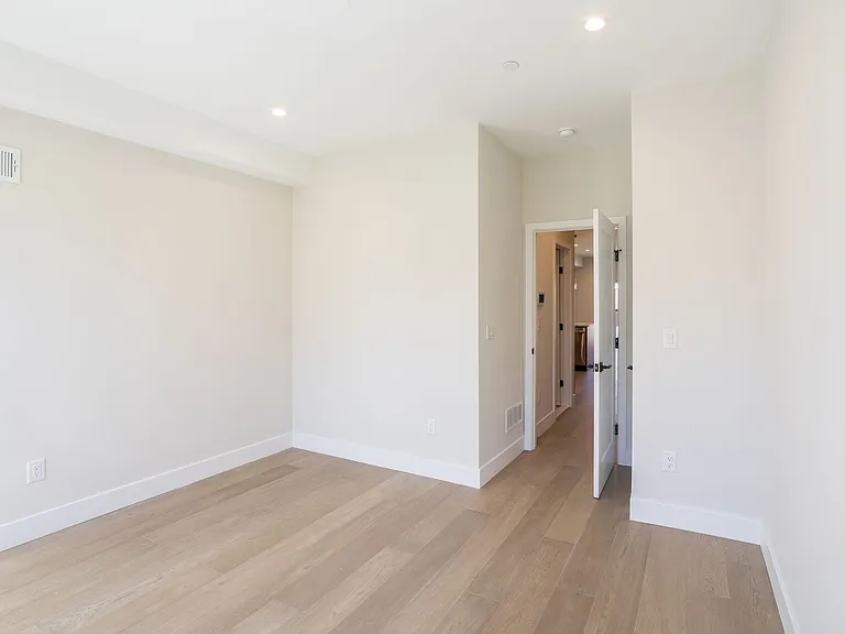 2147 N Franklin St — Photo 9