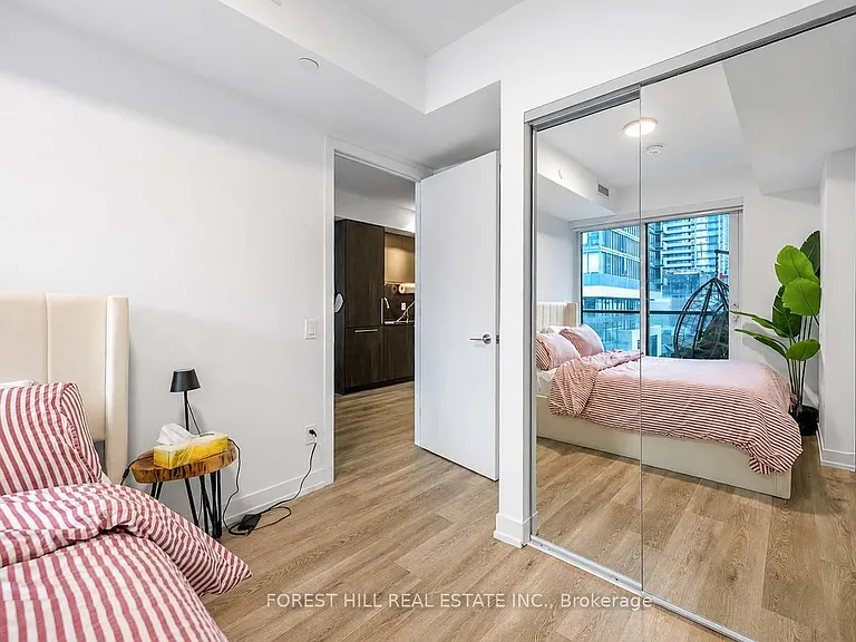 771 Yonge St W #601 — Photo 22
