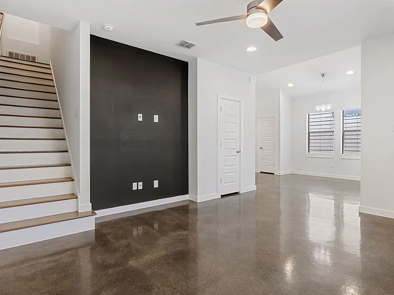 1114 N Olive St — Photo 13