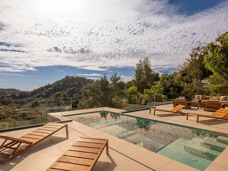 12752 Mulholland Dr — Photo 21