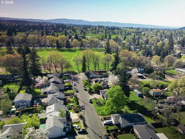 10257 SE Raymond St, Portland, OR 97266