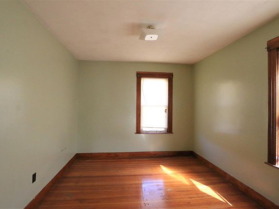 4th image of 59 Conwell Ave #1