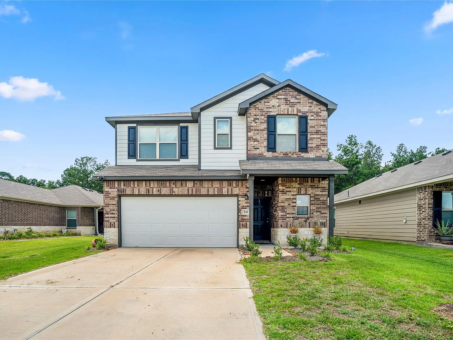 4 bed, 2.5 bath, 2432 sqft, $2,200 — Photo 3