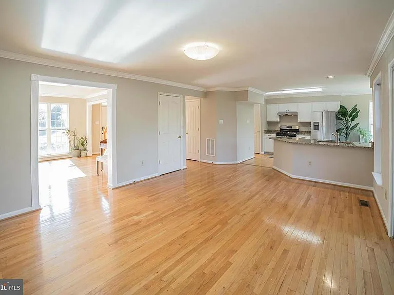 18404 Crownsgate Cir — Photo 12