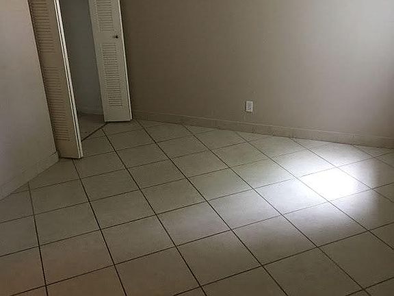 4th image of 9856 Nob Hill Ln