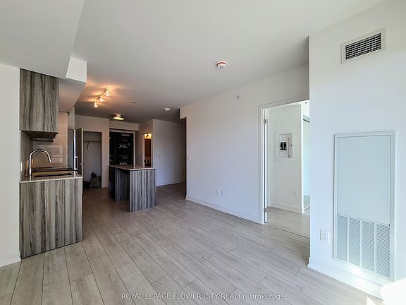 4th image of 31 Tippett Rd #262