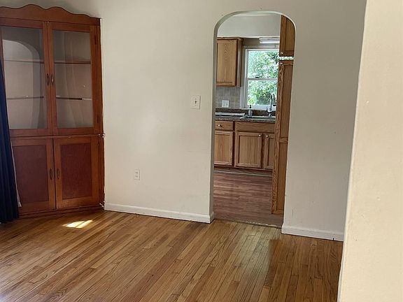4th image of 804 Pearl St