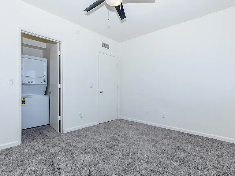 1 bed 1 bath [large]
