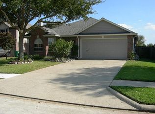 615 Oak Glen Dr, Kemah, TX 77565
