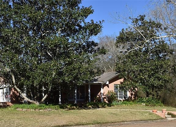 2nd image of 511 E Pine Hill Dr