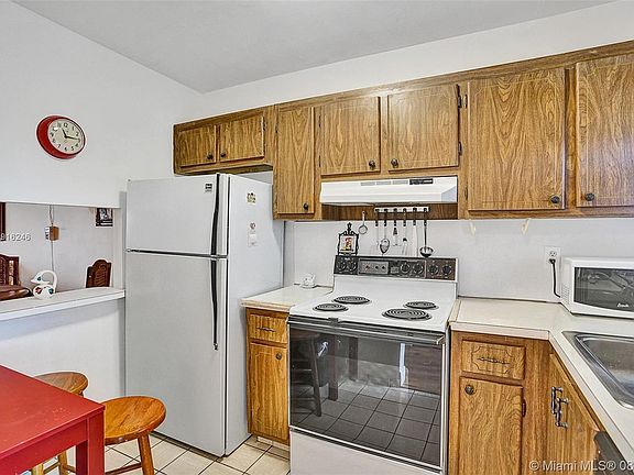 3rd image of 8000 N Sunrise Lakes Dr N #309