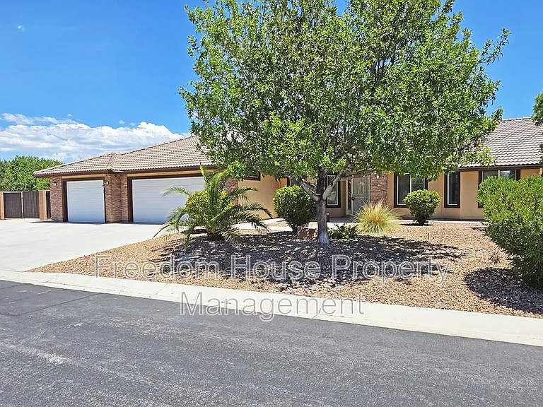 111 Mondale Ct — Photo 5