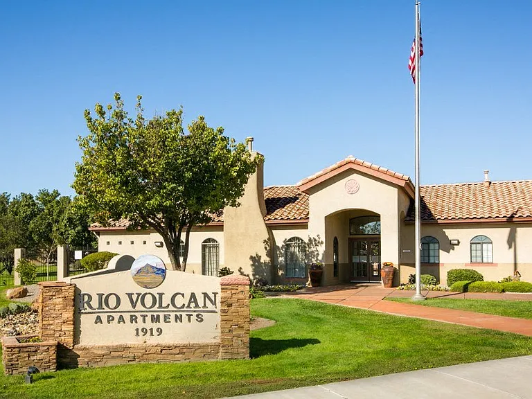 Rio Volcan Apartments in Albuquerque, MN