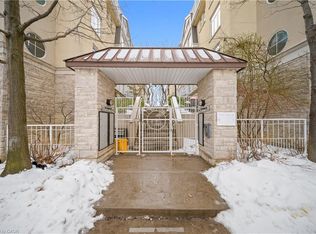 28 Stadium Rd #132, Toronto, ON M5V 3P4