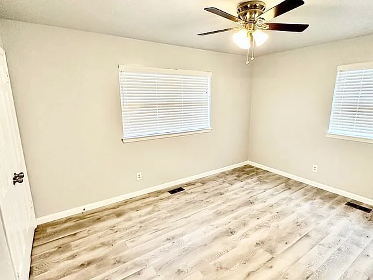 3215 Oakwood Dr — Photo 18