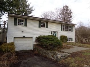 40 Candlewood Shores Rd, Brookfield, CT 06804
