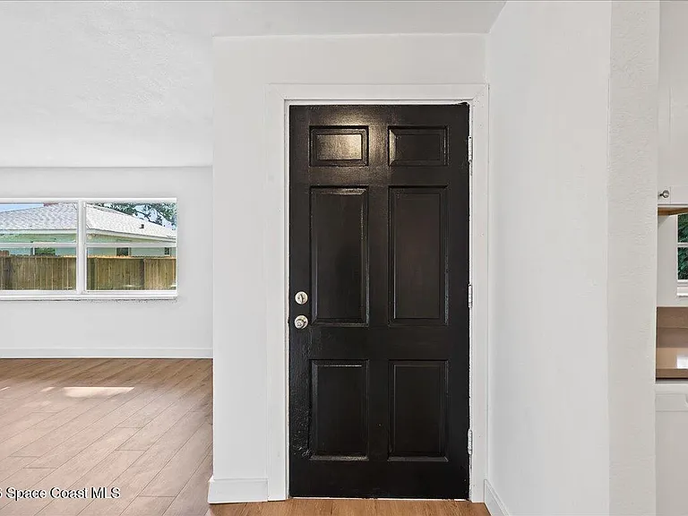 935 S Tropical Trl — Photo 4