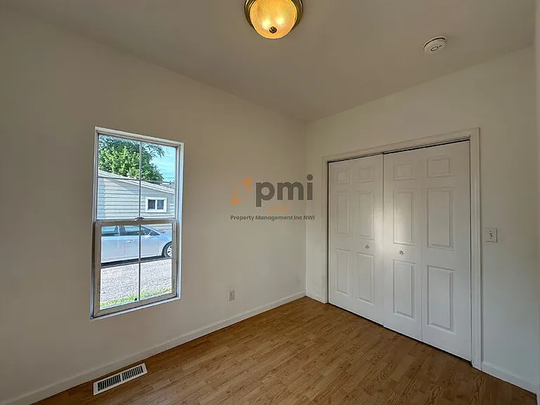 203 Locust St — Photo 4