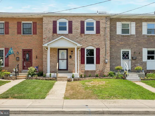 524 Dotts St, Pennsburg, PA 18073