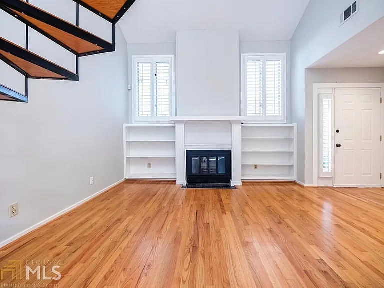 836 Saint Charles Ave NE #B — Photo 10