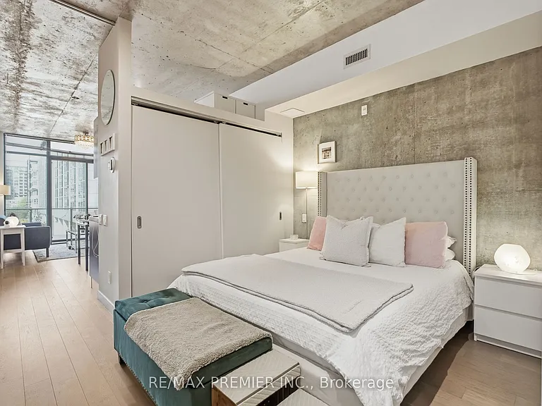 25 Stafford St #407 — Photo 13
