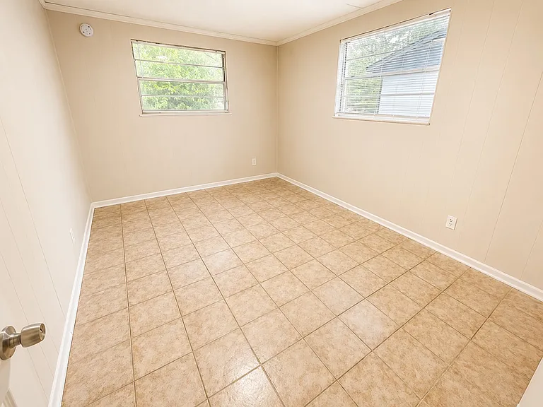 7178 Conant Ave — Photo 5