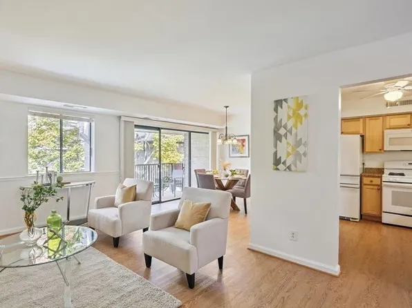 10 Monroe St APT 302, Rockville, MD 20850