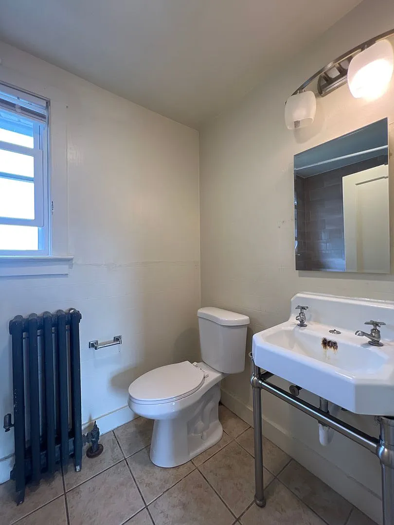 Two Bedroom apartment near engineering and science buildings. Rent is for the entire apartment! — Photo 1