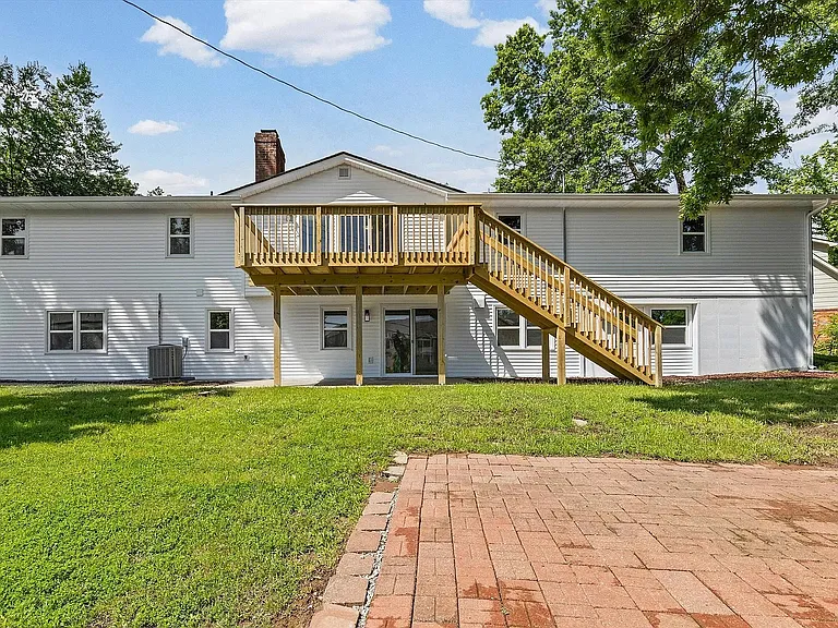 104 Defoe Ct — Photo 9