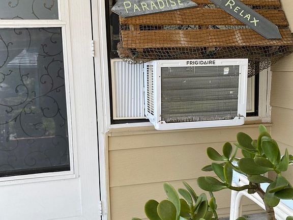 3rd image of 1385 Barefoot Cir