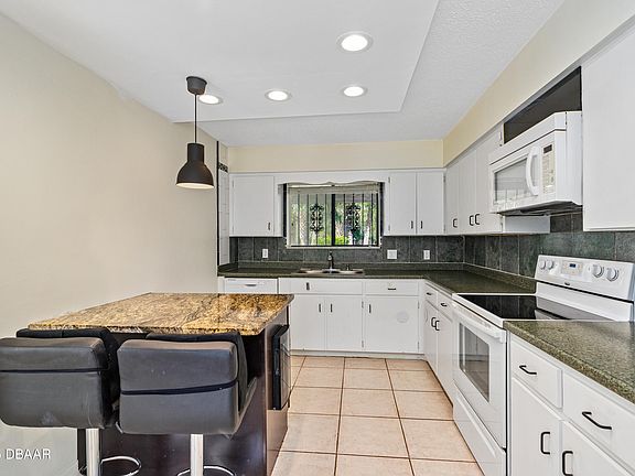 4th image of 437 N Halifax Ave #20