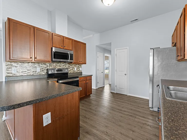 205 Lynden Ln — Photo 36