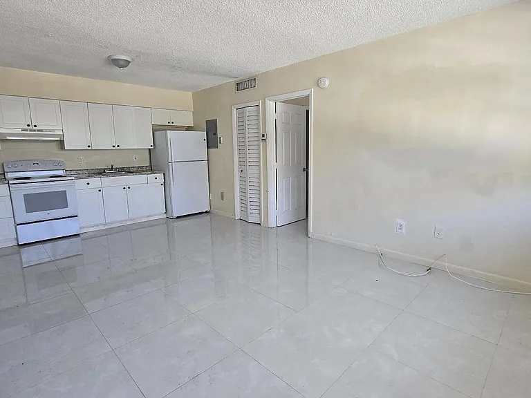 1290 NE 142nd St #2 — Photo 2