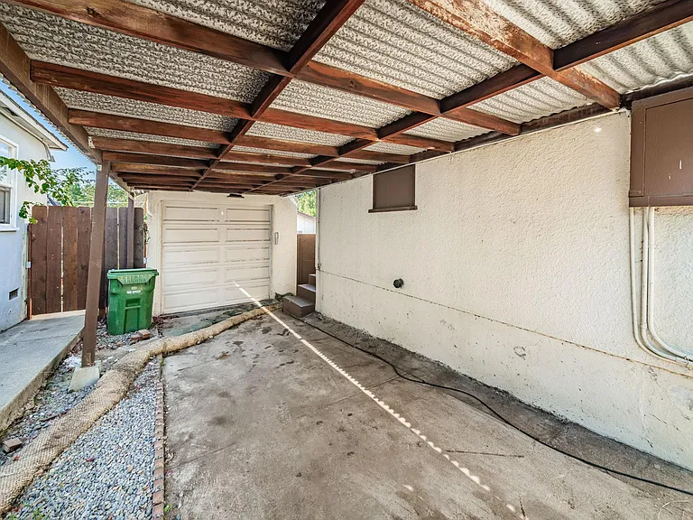 2576 Violet St — Photo 29
