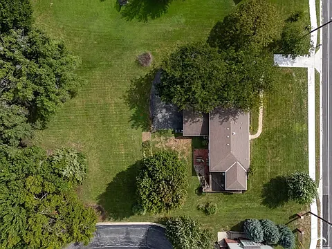 510 Queens Rd — Photo 2
