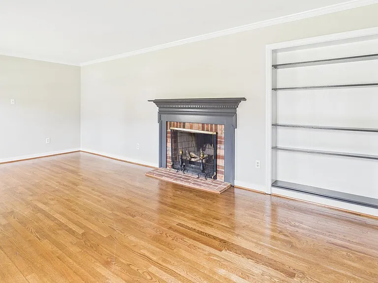 1519 Chauncey Ln — Photo 11