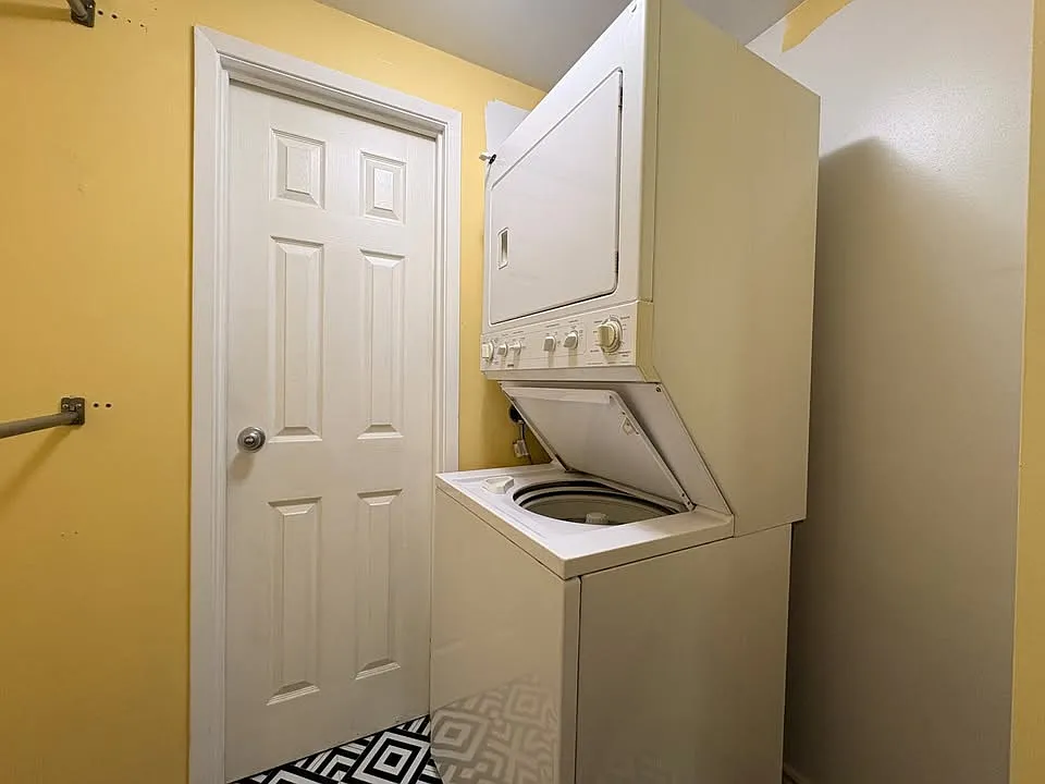 2 bed, 847 sqft, $2,595 — Photo 2