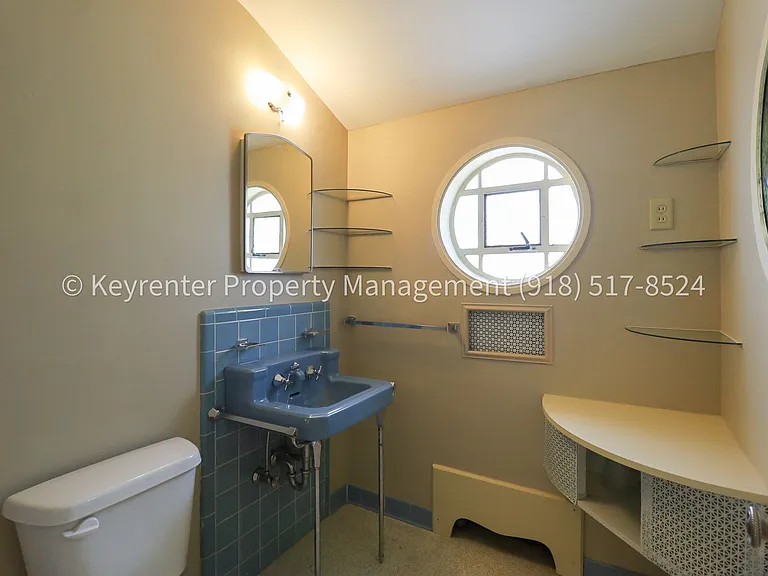 1426 E 32nd Pl — Photo 39