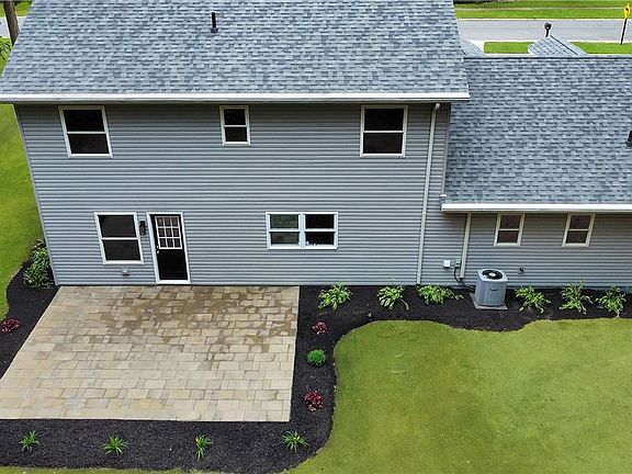 2nd image of 231 Ruth St