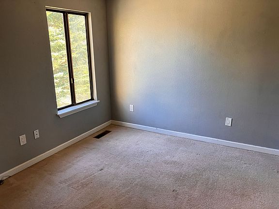 4th image of 740 Lassen Dr