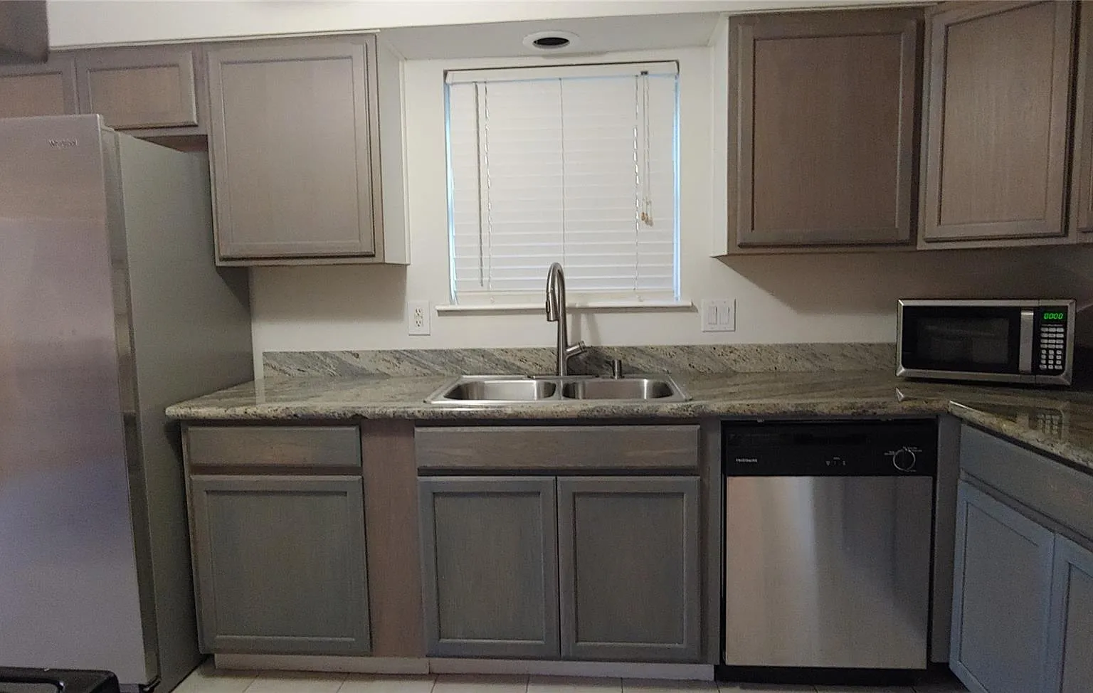 4 bed, 2.0 bath, 1918 sqft, $2,200 — Photo 3