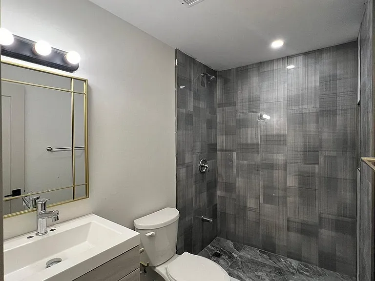 1042 Kingpeak Cres — Photo 16